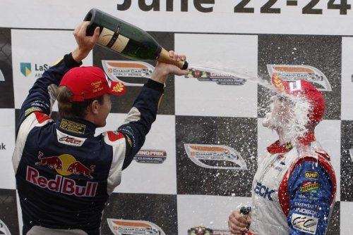 Doornbos serveert Tracy veel champagne op het podium, Copyright Champ Car World Series 2007